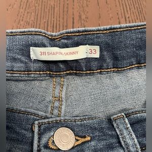 Woman’s Levi’s 311- shaping skinny- size 33